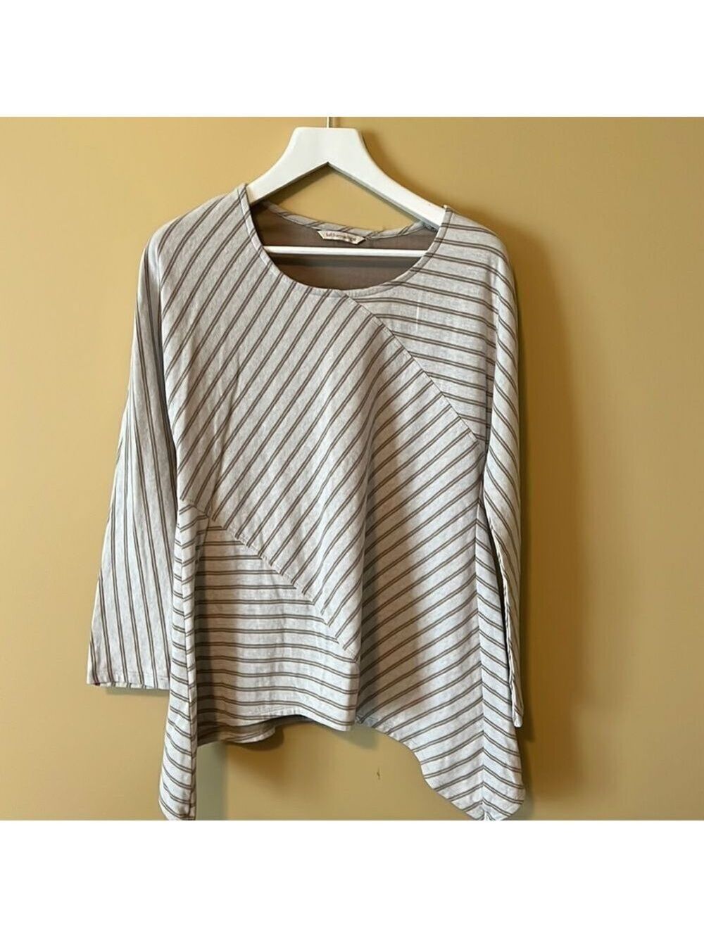 SOFT SURROUNDINGS scoop neck top. Long sleeve. Beige / tan. Large.